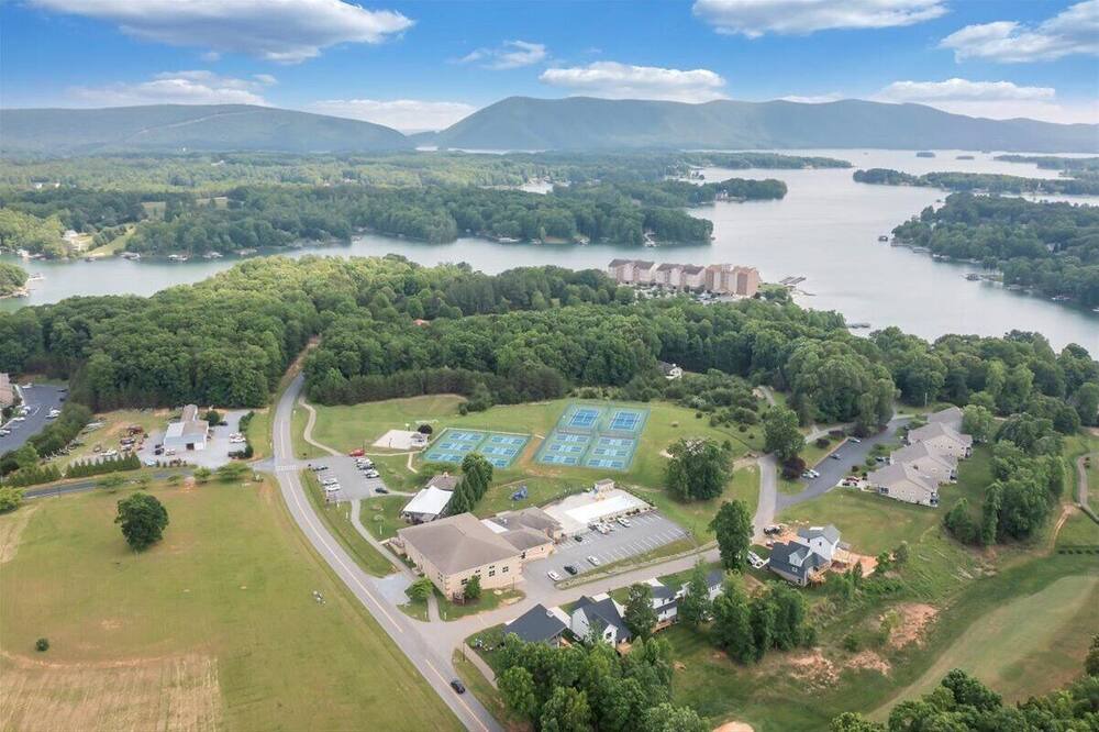 Photo of Outdoor in Smith Mountain Lake