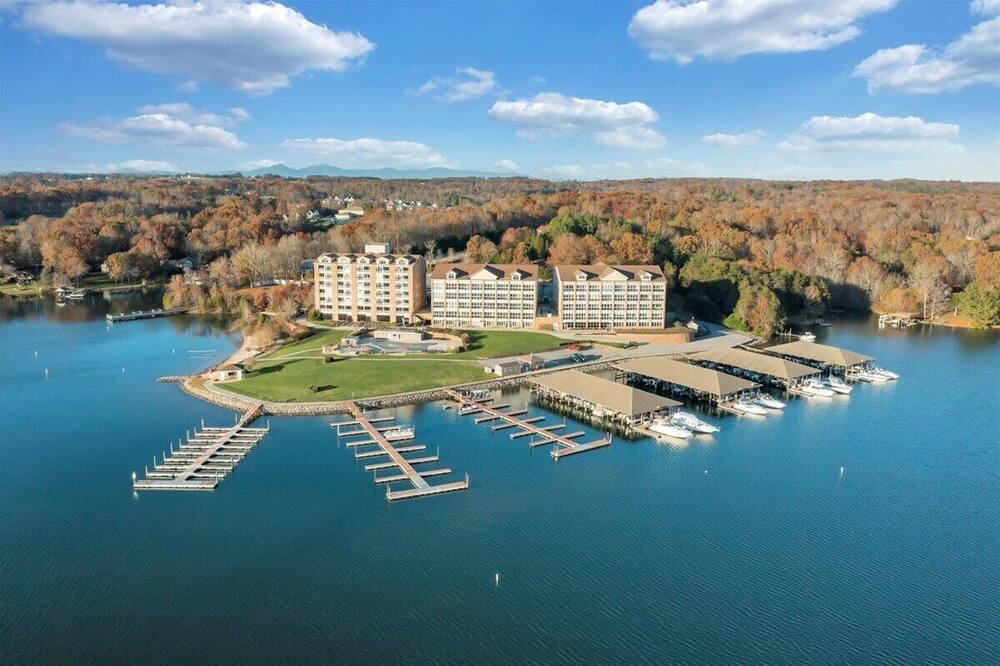 Photo of Others in Smith Mountain Lake