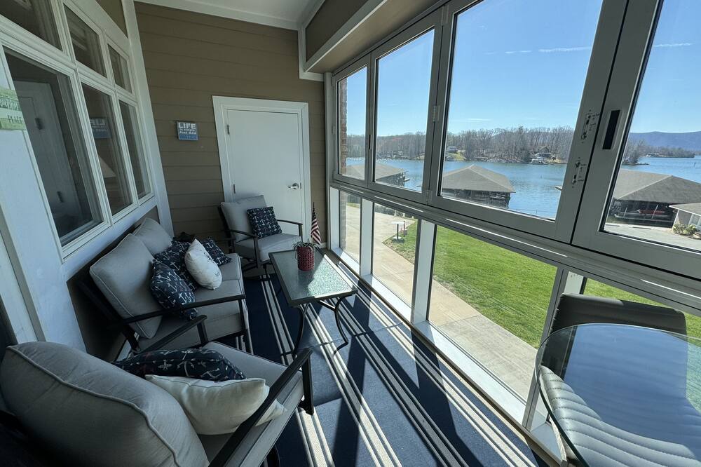 Photo of Outdoor in Smith Mountain Lake