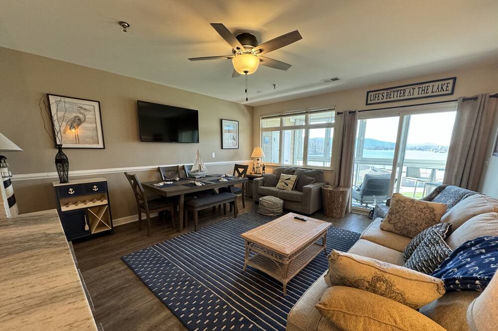 Photo of Livingroom in Smith Mountain Lake