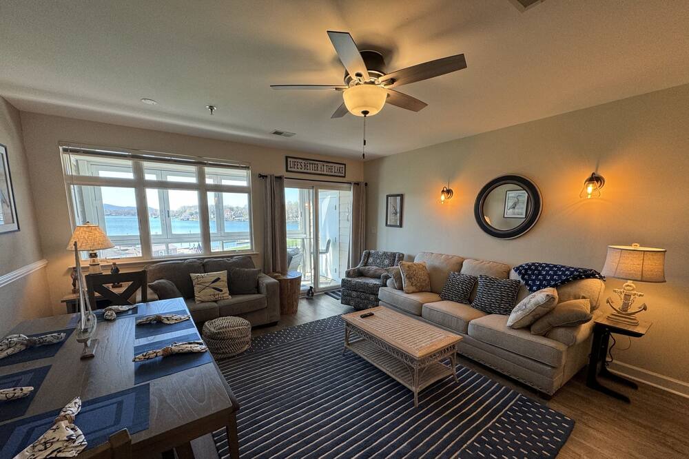 Photo of Livingroom in Smith Mountain Lake