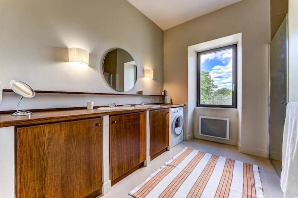 Photo of Bathroom in Saint-Privat-de-Champclos