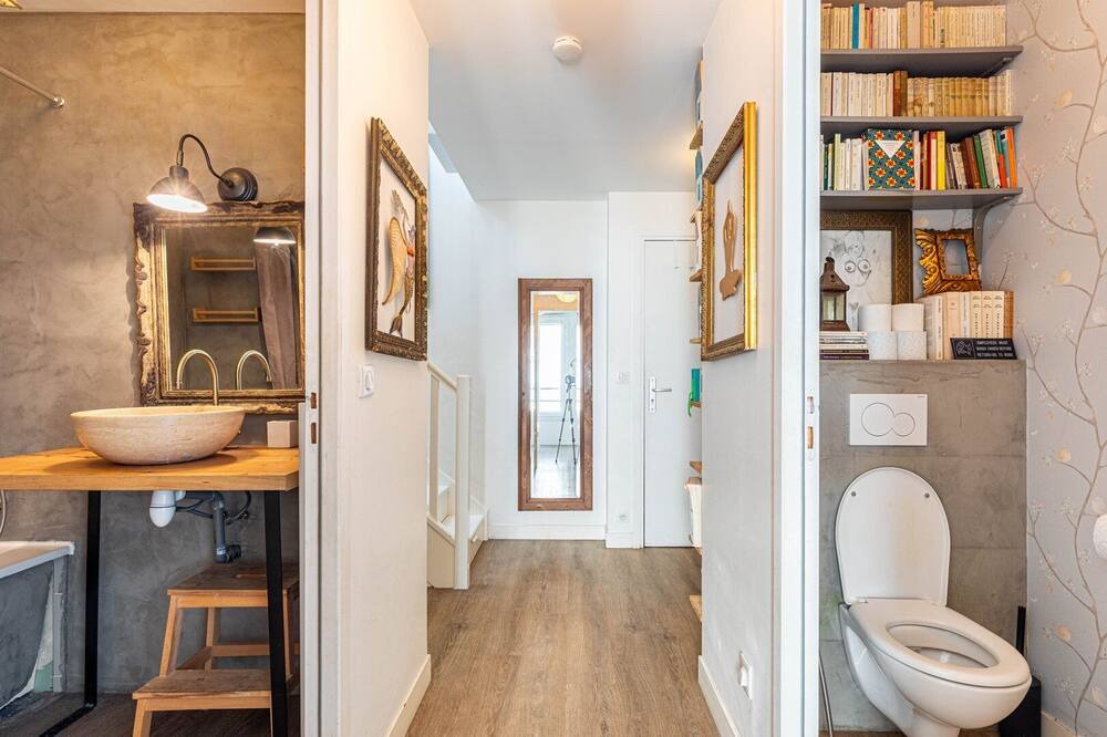 Photo of Bathroom in Quartier de la Chapelle
