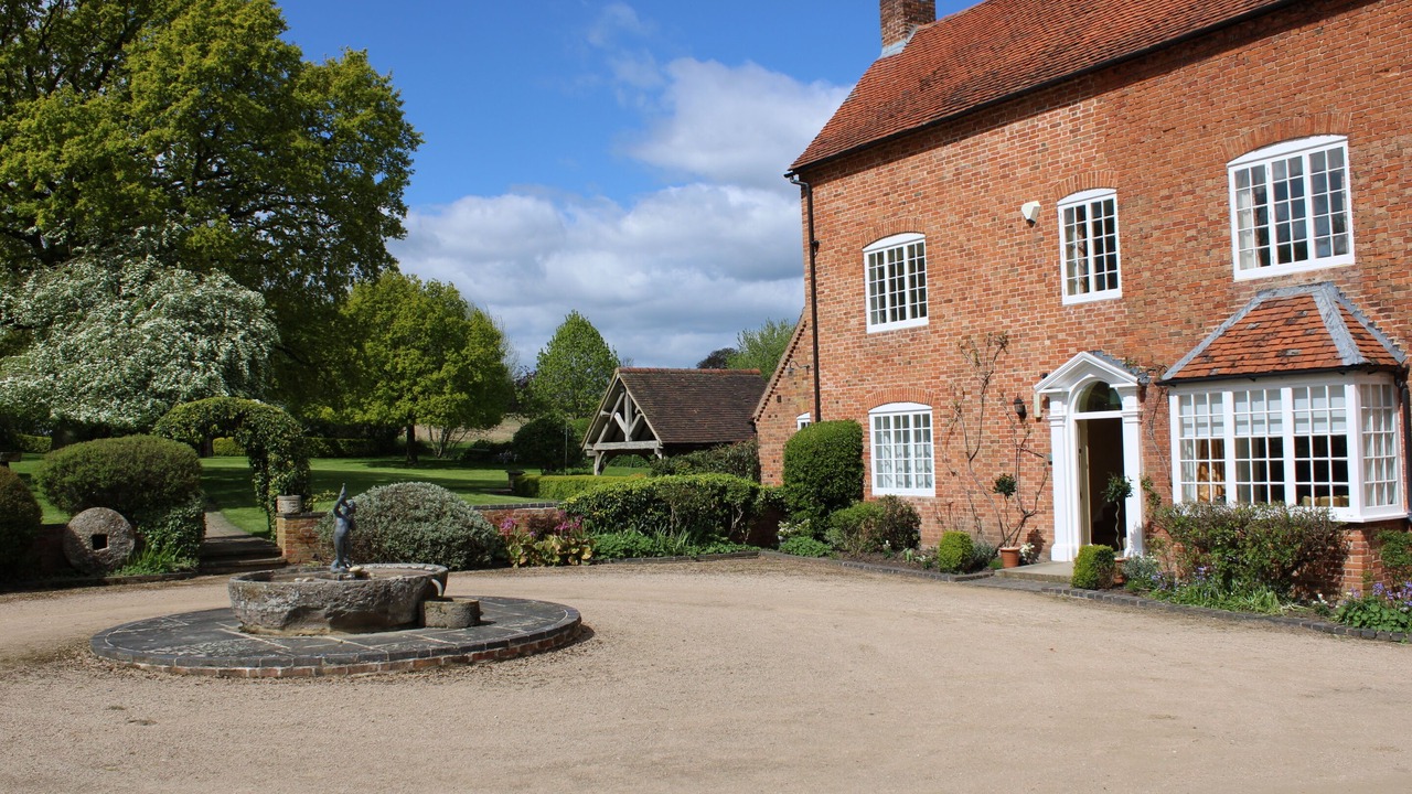 Photo of Others in Weston under Wetherley