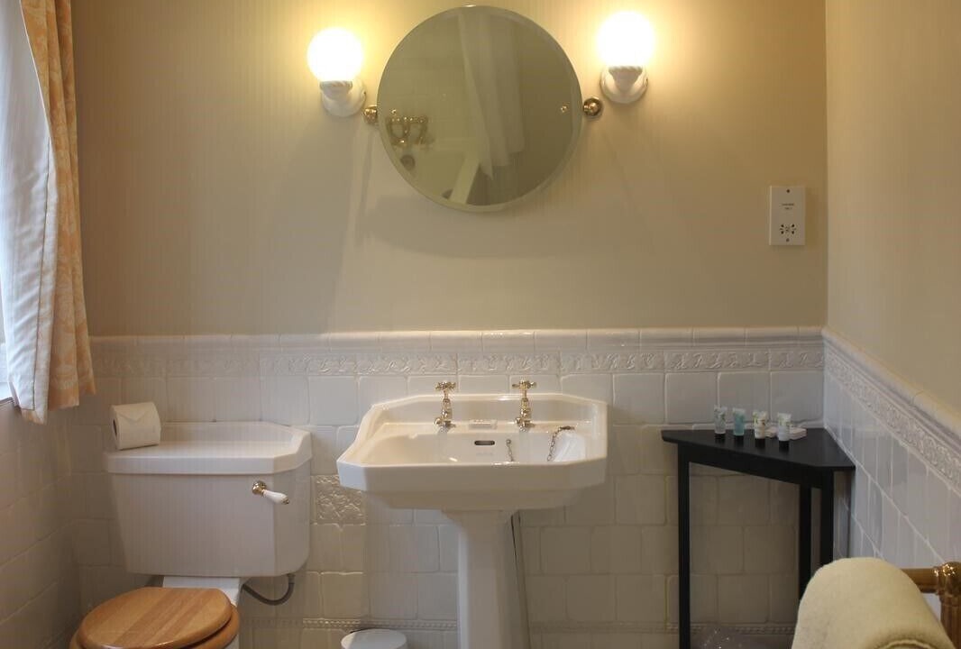 Photo of Others in Weston under Wetherley