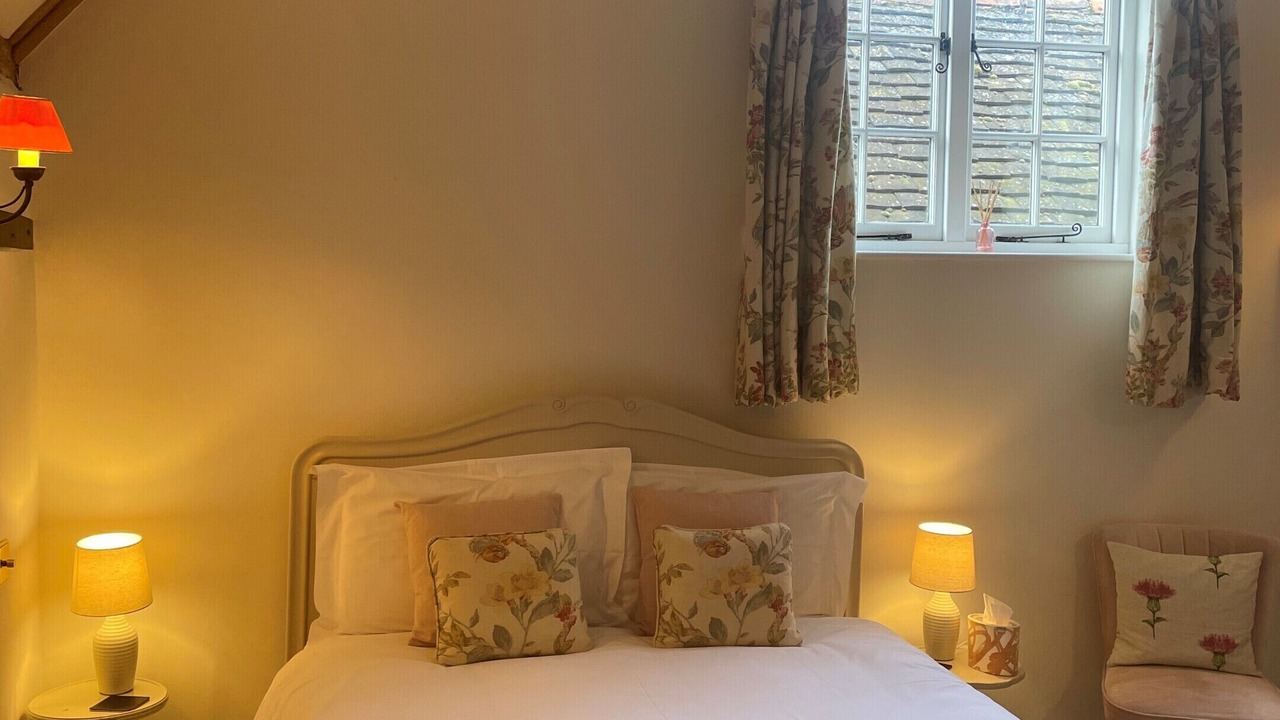 Photo of Others in Weston under Wetherley