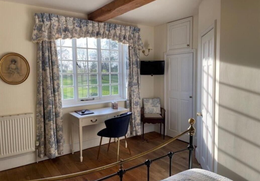 Photo of Others in Weston under Wetherley