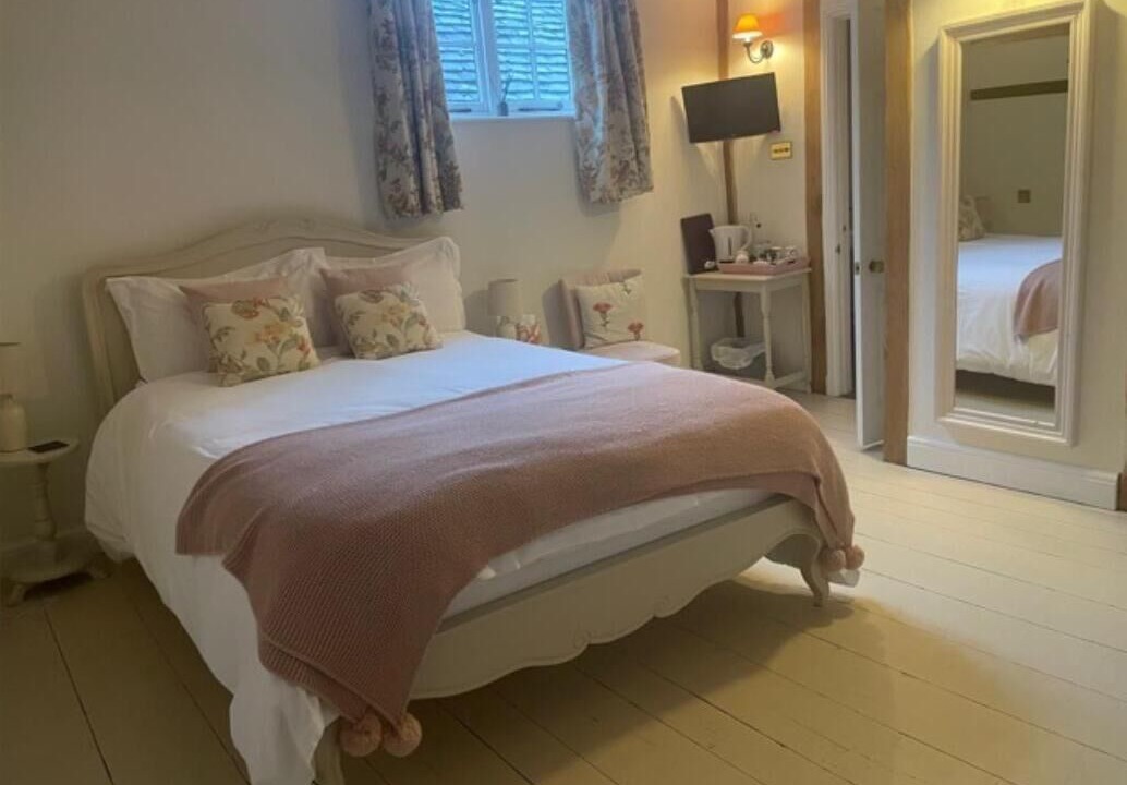 Photo of Others in Weston under Wetherley