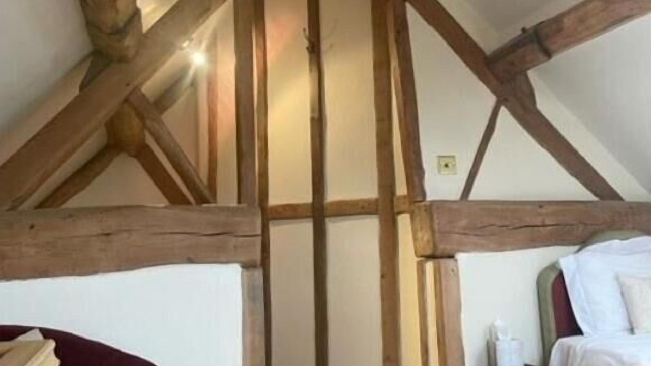 Photo of Others in Weston under Wetherley