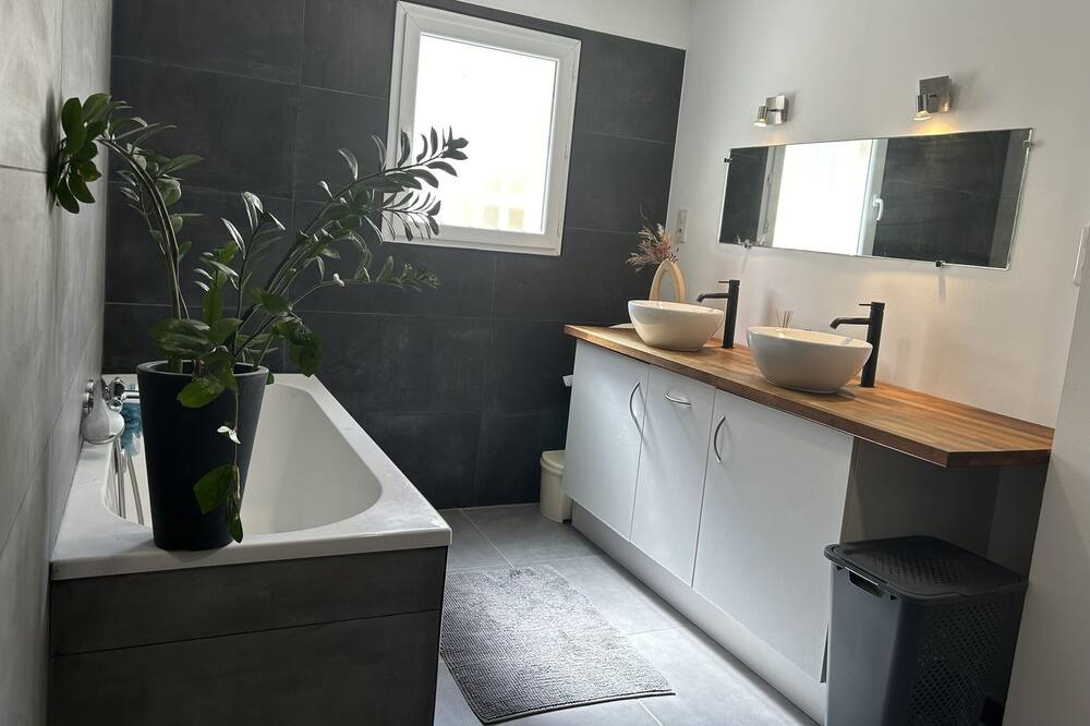 Photo of Bathroom in Juvignac