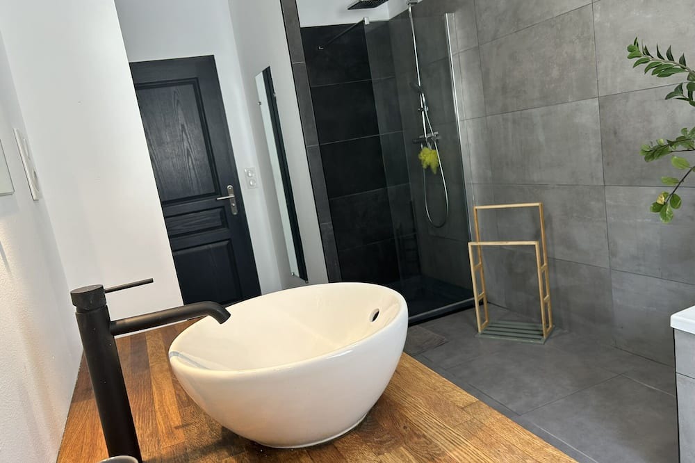 Photo of Bathroom in Juvignac