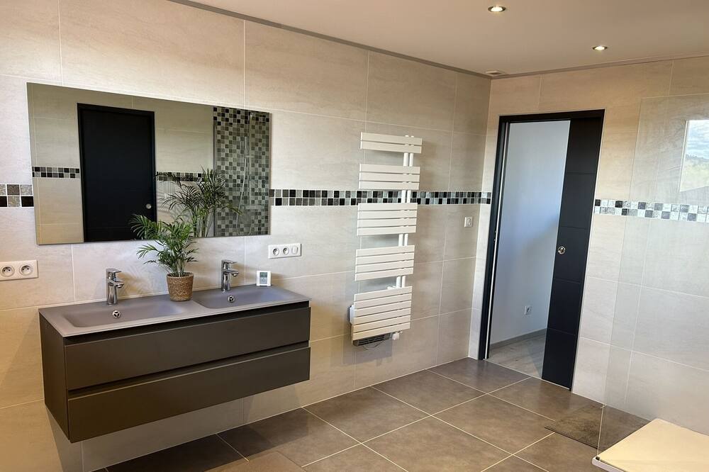 Photo of Bathroom in Juvignac