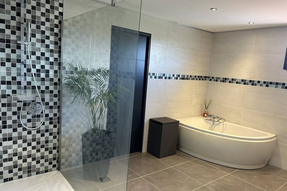 Photo of Bathroom in Juvignac