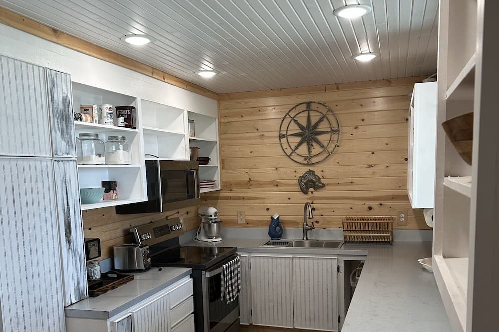 Photo of Kitchen in Elizabeth