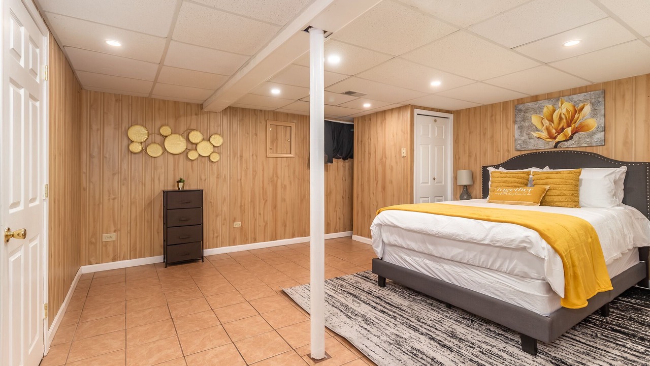 Photo of Bedroom in Crown Point