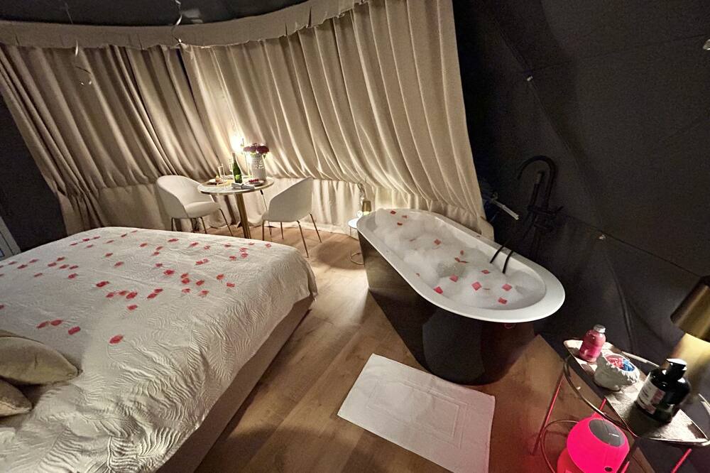 Photo of Bedroom in Saint-Michel-de-Lanes