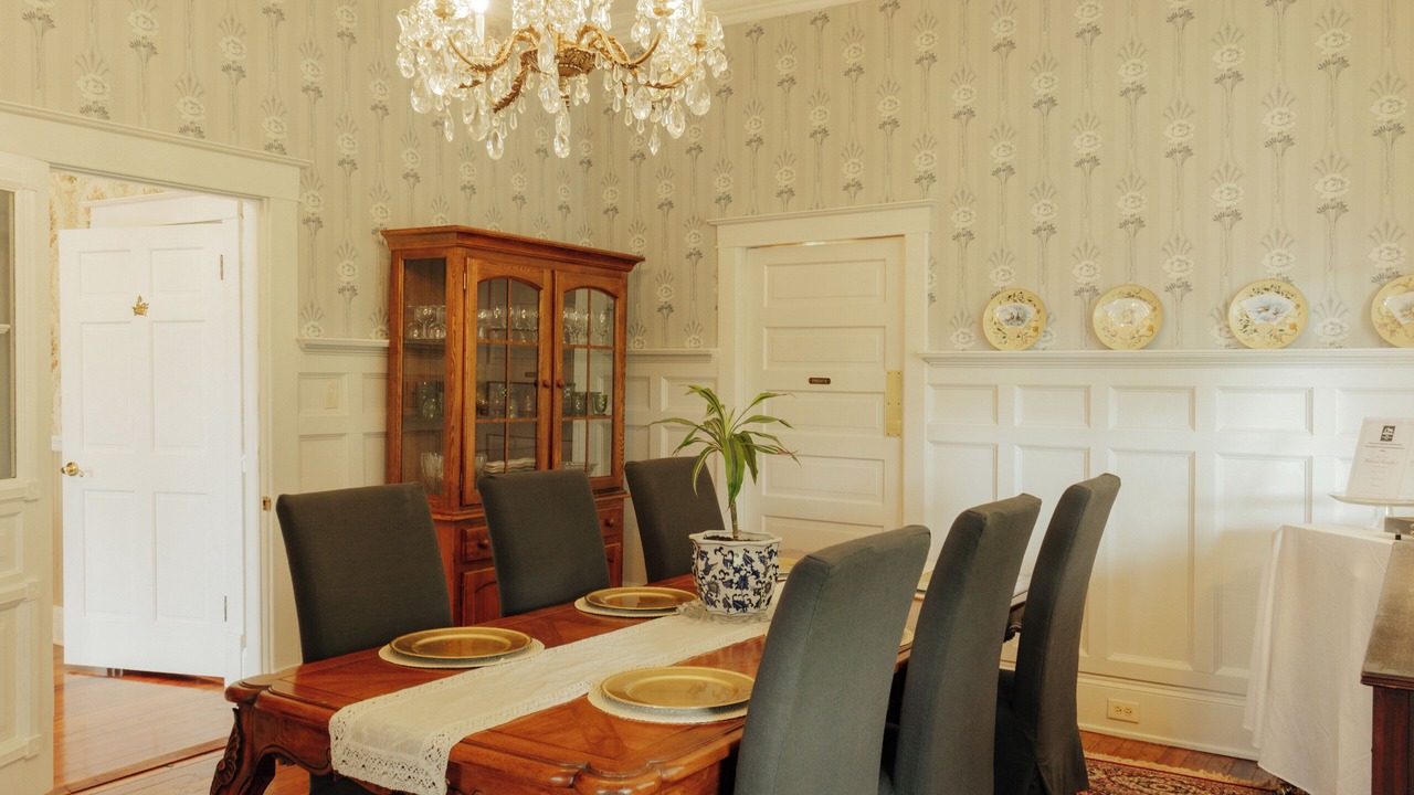 Photo of Livingroom in Newton