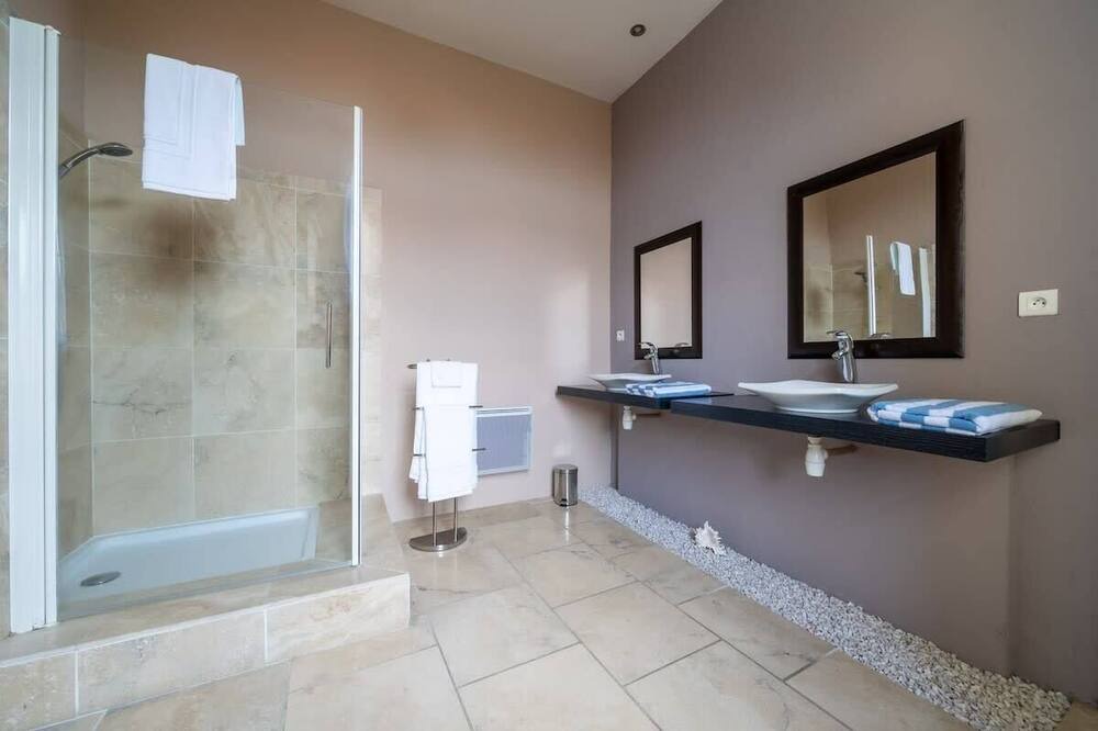Photo of Bathroom in Bas-Vernet