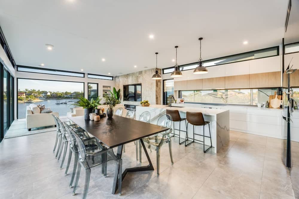 Photo of Livingroom in Mermaid Waters