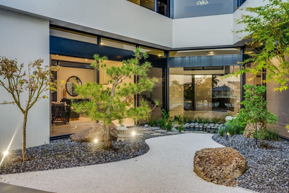 Photo of Outdoor in Mermaid Waters