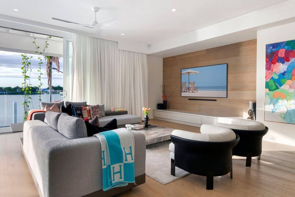 Photo of Livingroom in Mermaid Waters