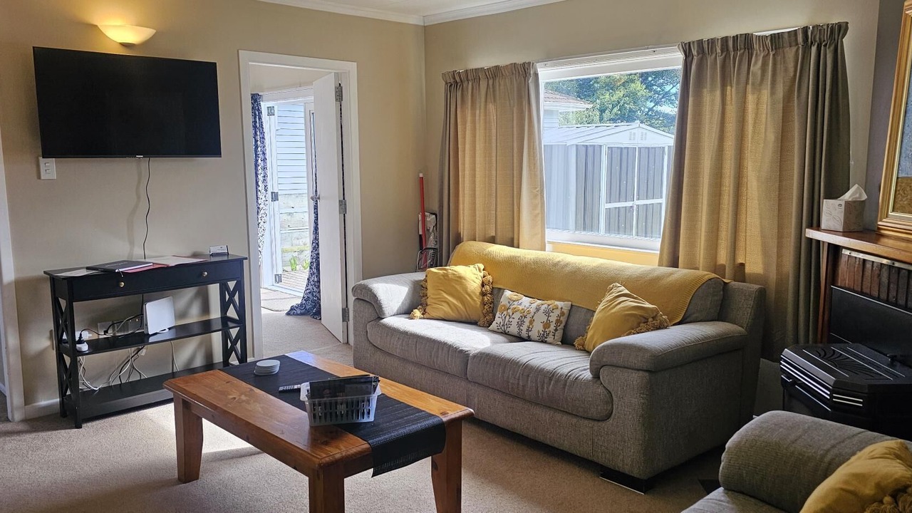 Photo of Livingroom in Holdens Bay