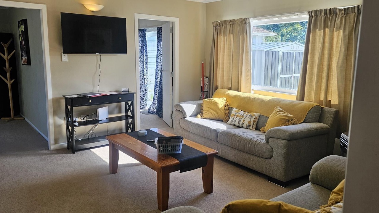 Photo of Livingroom in Holdens Bay