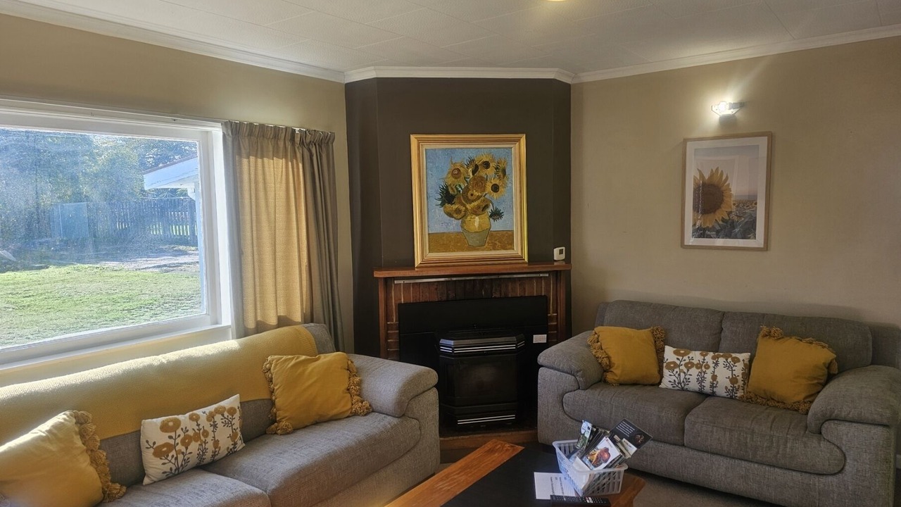 Photo of Livingroom in Holdens Bay