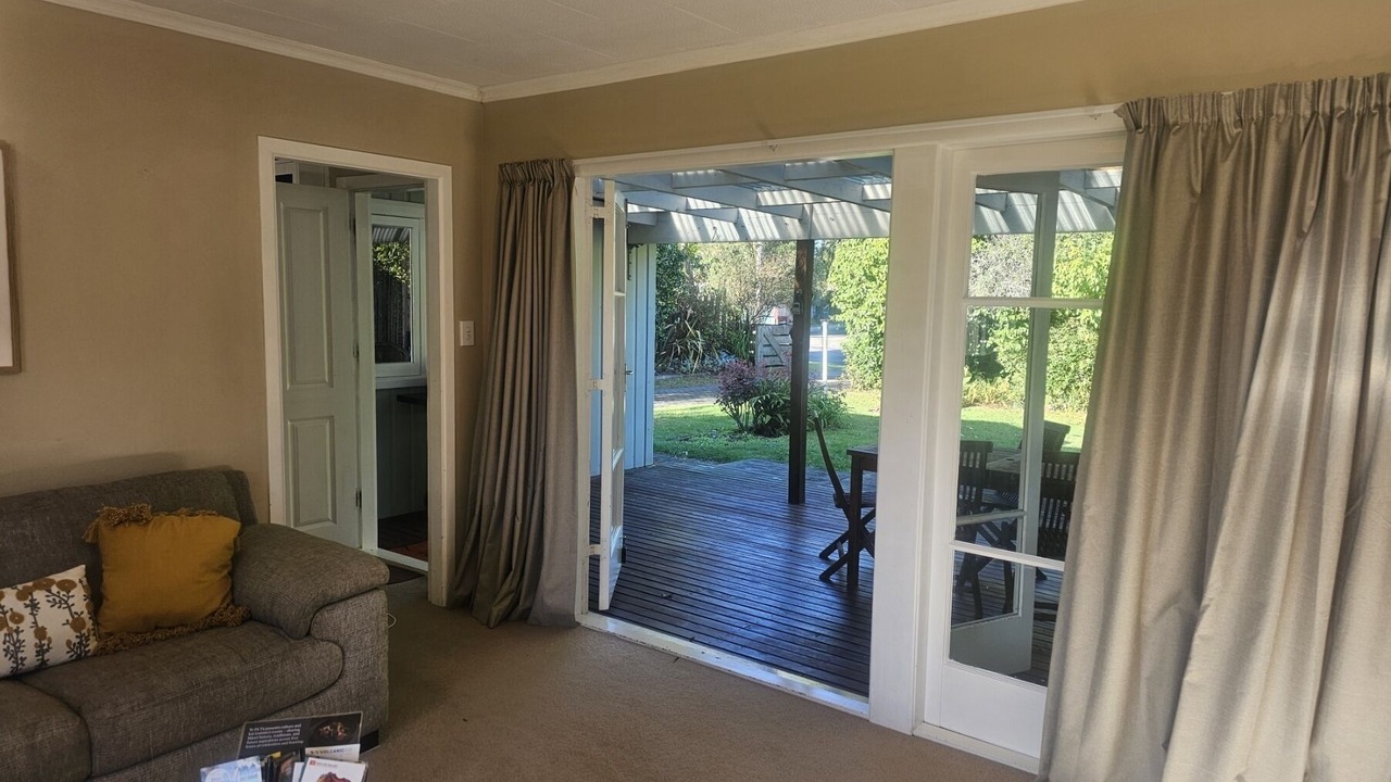 Photo of Livingroom in Holdens Bay