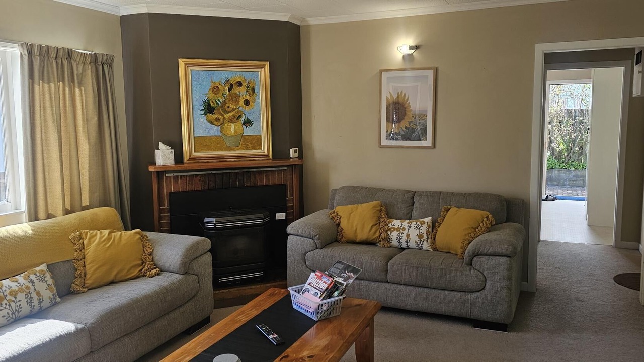 Photo of Livingroom in Holdens Bay