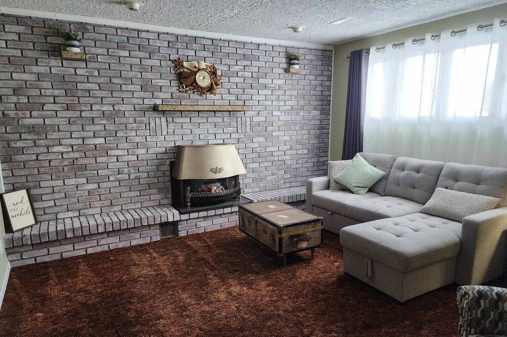 Photo of Livingroom in Tillsonburg