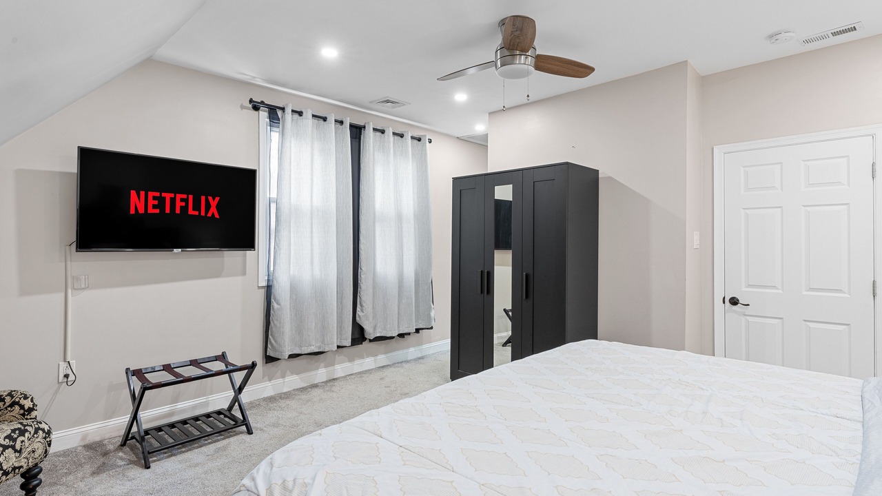 Photo of Livingroom in East Lansdowne