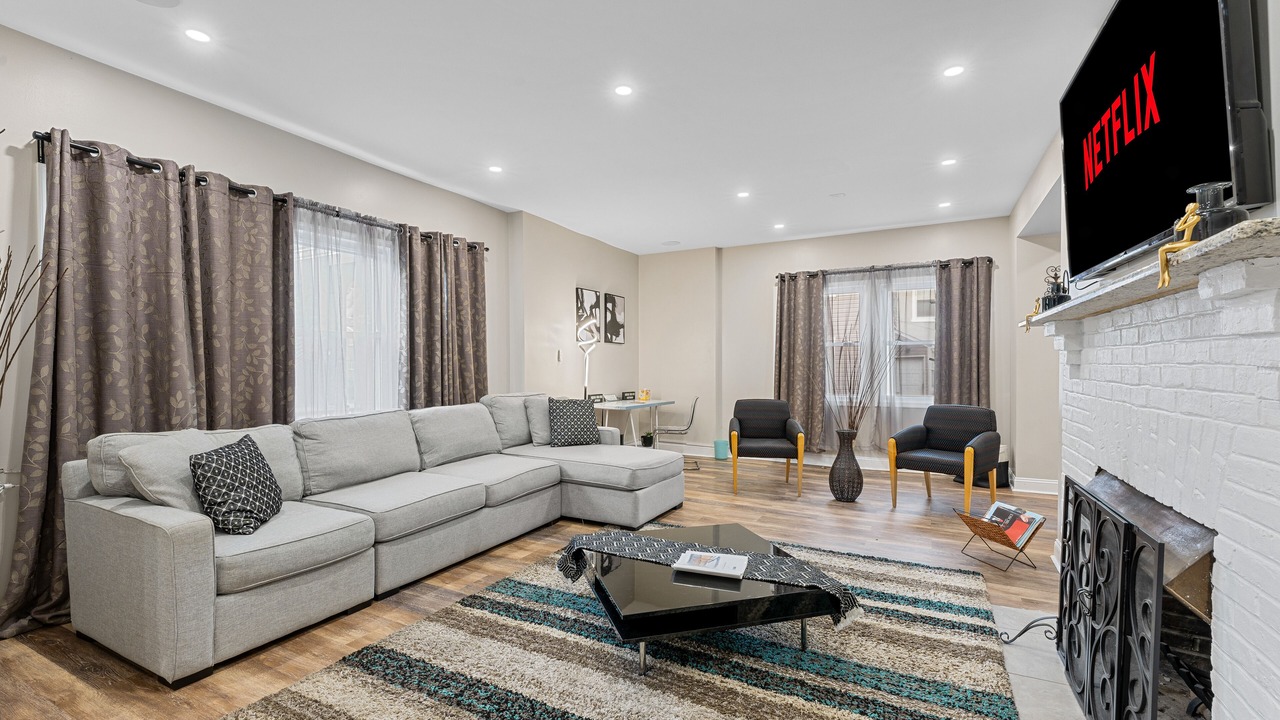 Photo of Livingroom in East Lansdowne