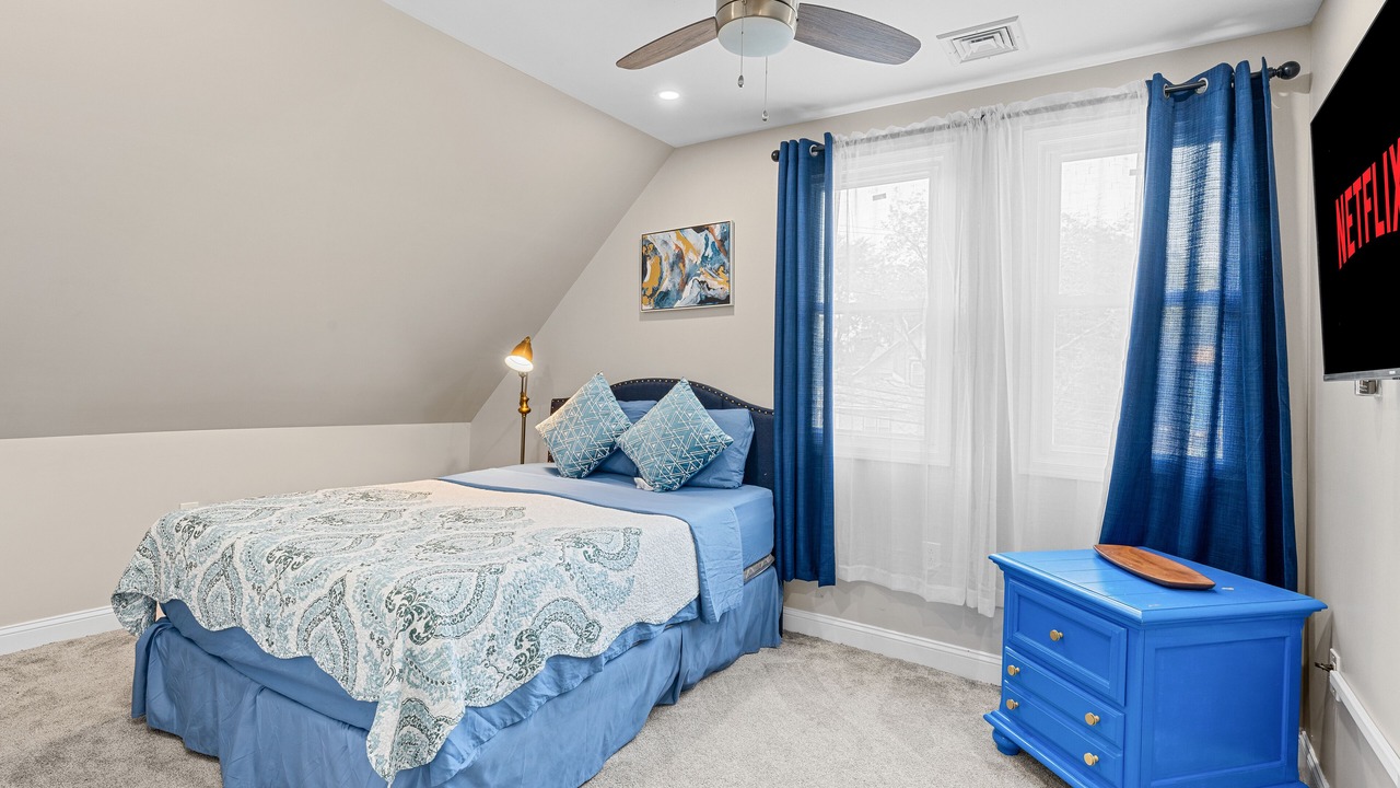 Photo of Livingroom in East Lansdowne