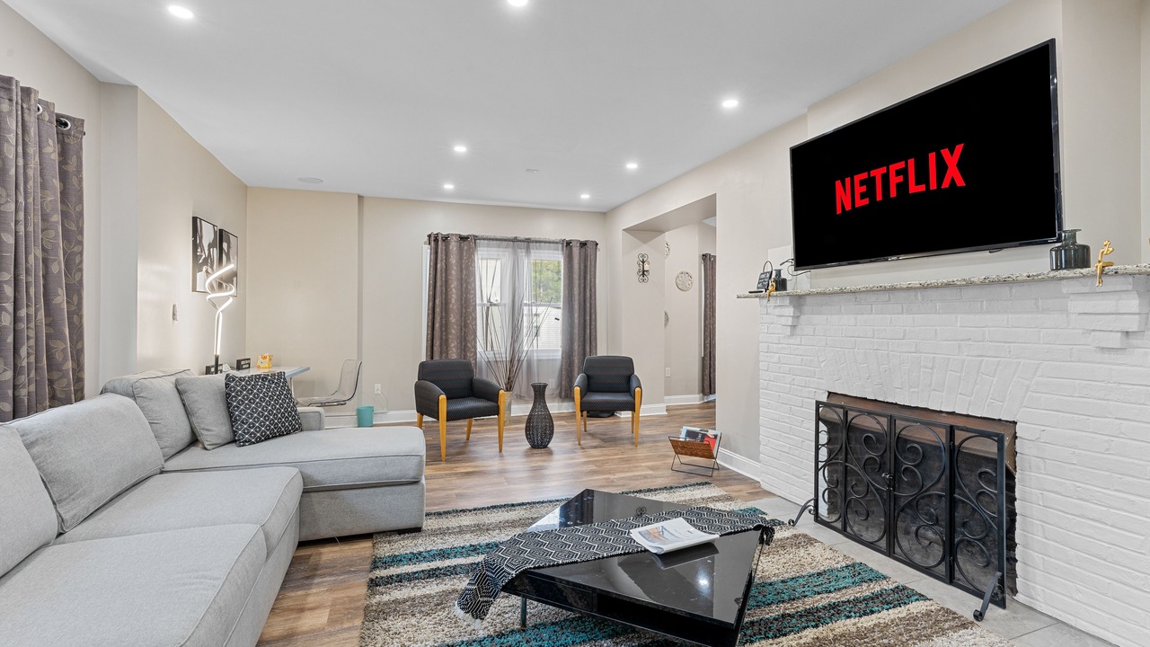 Photo of Livingroom in East Lansdowne