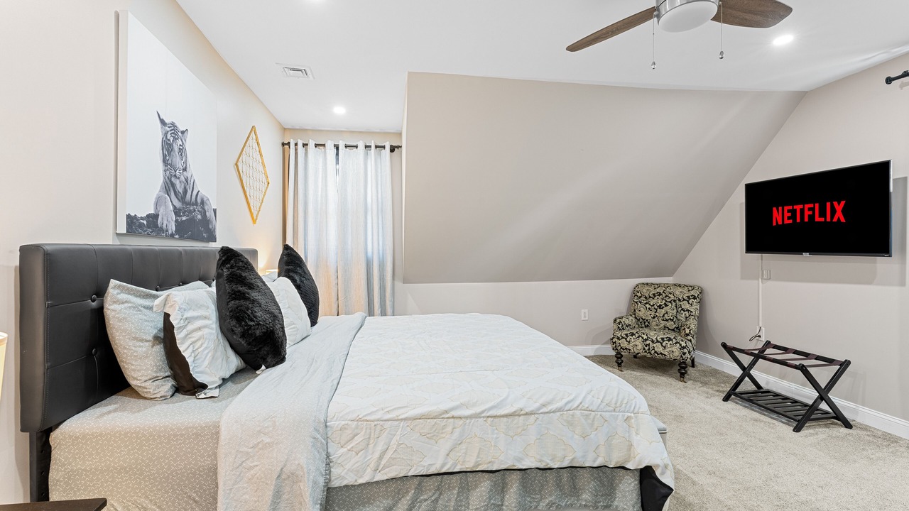 Photo of Livingroom in East Lansdowne