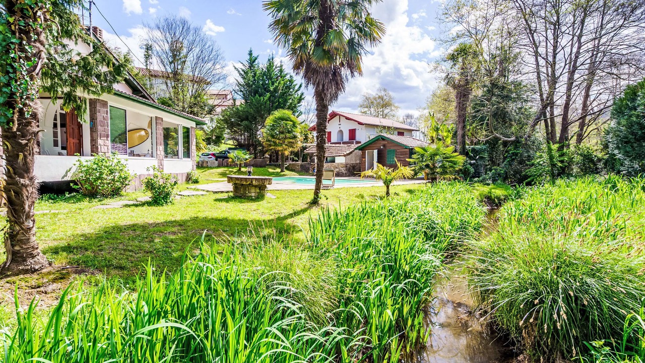 Photo of Outdoor in Sare