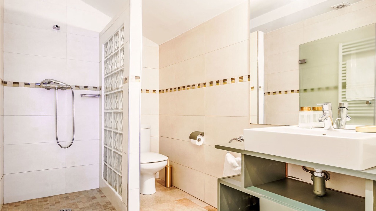 Photo of Bathroom in Sare