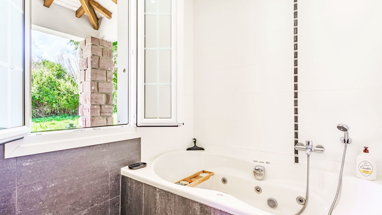 Photo of Bathroom in Sare