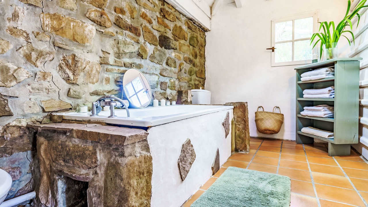 Photo of Bathroom in Sare