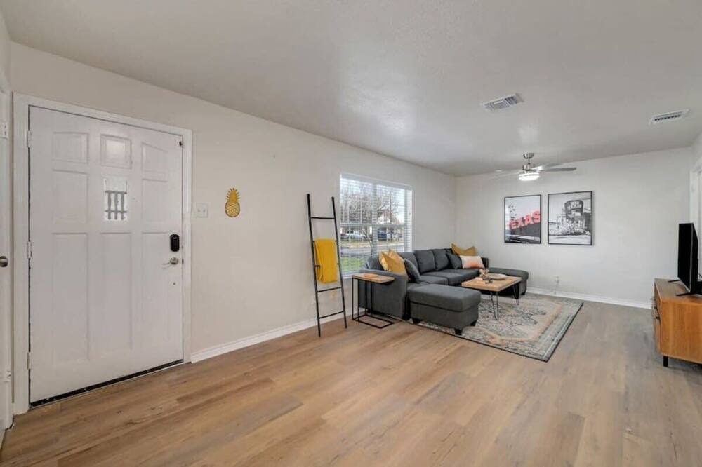 Photo of Livingroom in North San Antonio - SAT