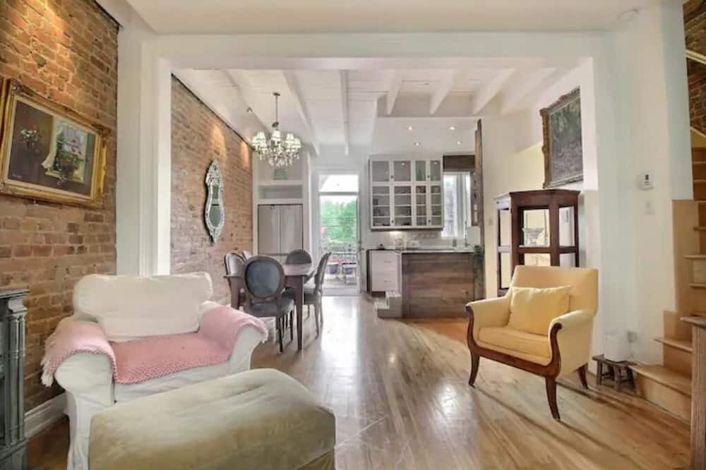 Photo of Livingroom in Little Burgundy