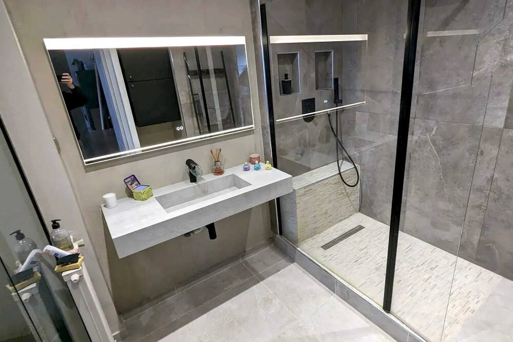 Photo of Bathroom in Asnieres-sur-Seine