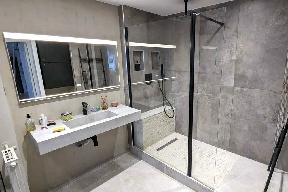 Photo of Bathroom in Asnieres-sur-Seine