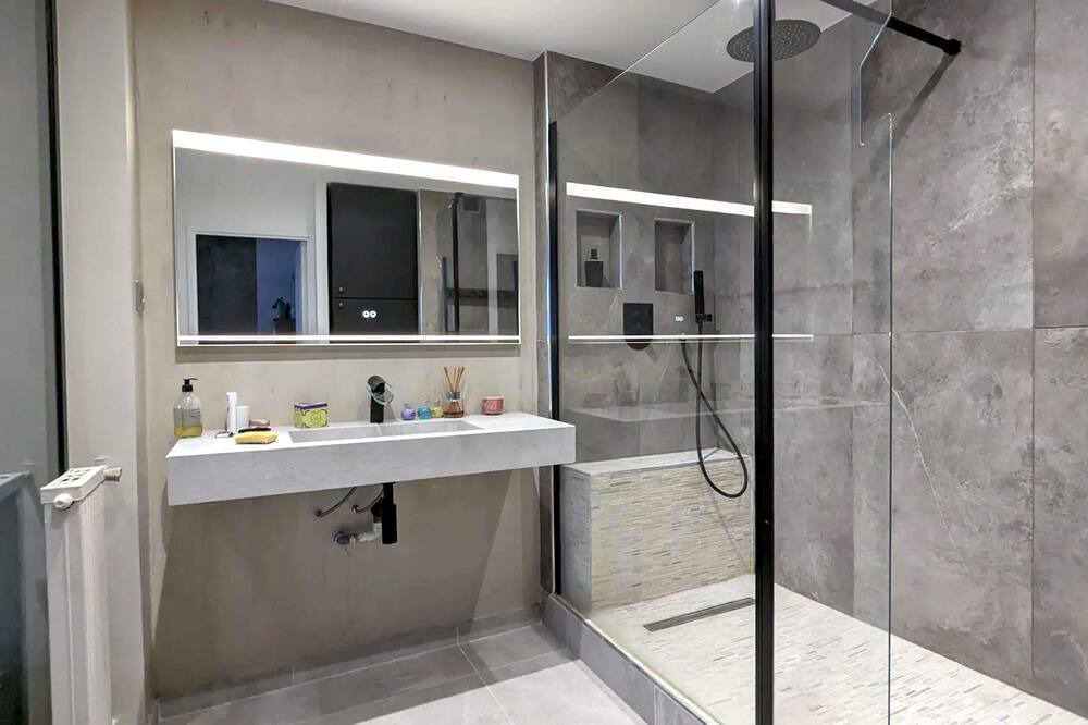Photo of Bathroom in Asnieres-sur-Seine