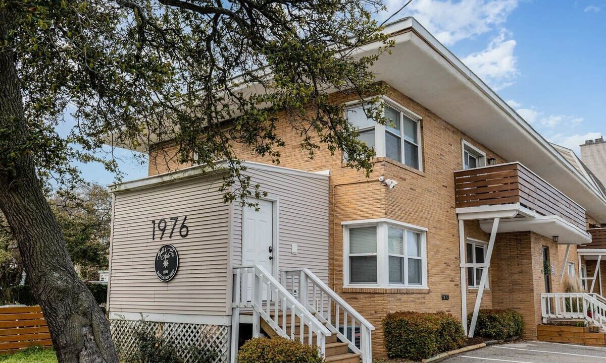 Photo of Outdoor in Cottage Line
