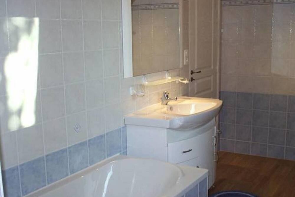 Photo of Bathroom in Roz-sur-Couesnon