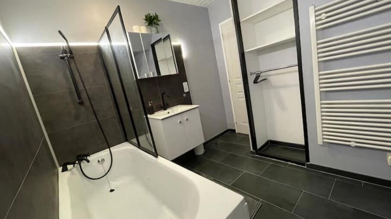 Photo of Bathroom in Saint-Aignan