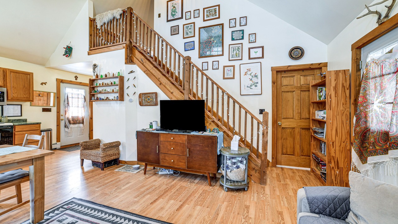 Photo of Livingroom in Town of Colchester