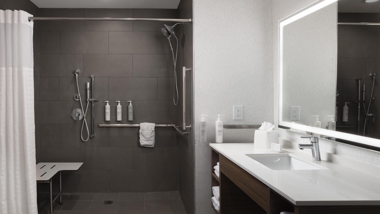 Photo of Bathroom in Buckner Terrace - Everglade Park